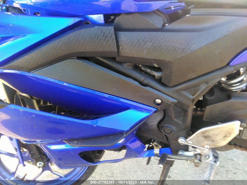 2021 YAMAHA YZFR3 A MH3RH18Y9MK008058
