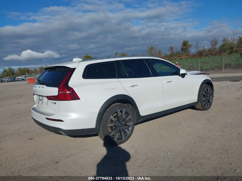 YV4102WK0M1076615 Volvo V60 Cross Country   4