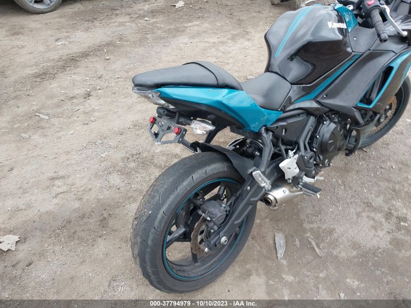VIN ML5EXEM18MDA26245 2021 KAWASAKI EX650 M