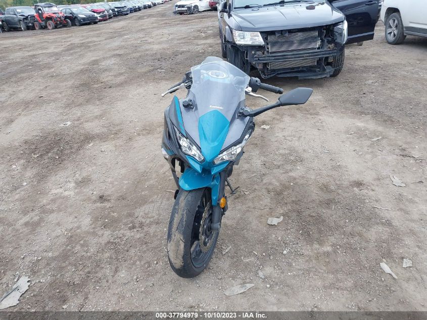 VIN ML5EXEM18MDA26245 2021 KAWASAKI EX650 M