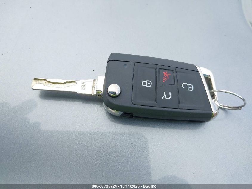 2019 VOLKSWAGEN E-GOLF SE - WVWKR7AU9KW919326