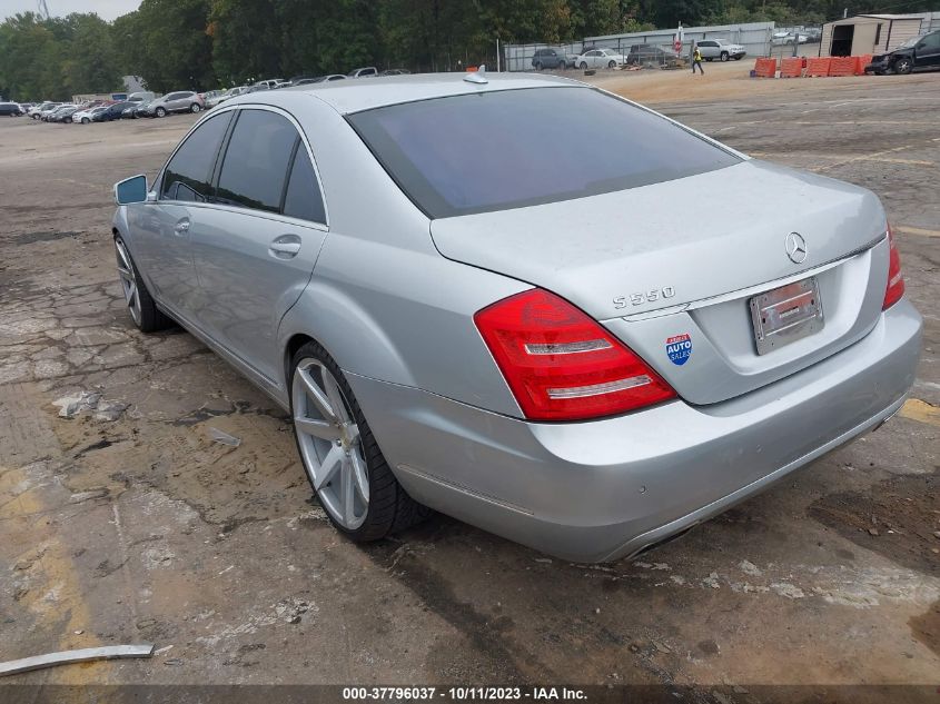 2013 MERCEDES-BENZ S 550 WDDNG7DB8DA493440