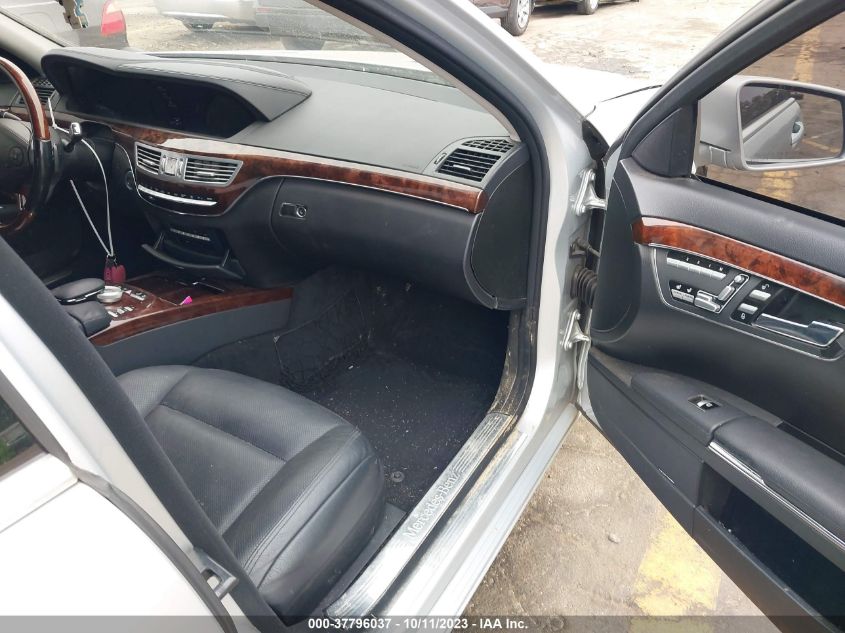 2013 MERCEDES-BENZ S 550 WDDNG7DB8DA493440