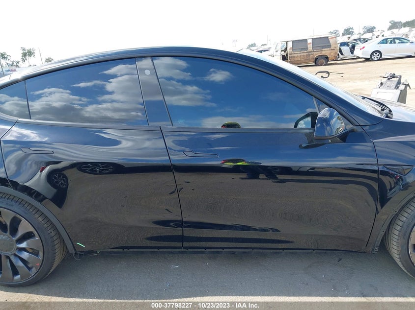 VIN 7SAYGDEFXNF392399 2022 TESLA MODEL Y