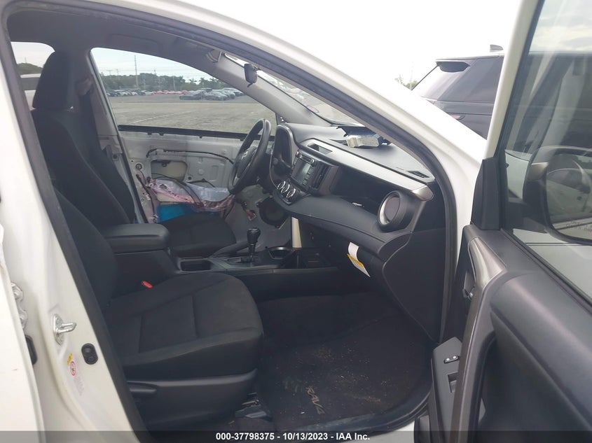 VIN JTMZFREV3JJ157659 2018 TOYOTA RAV4 LE
