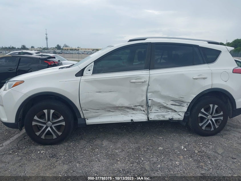 VIN JTMZFREV3JJ157659 2018 TOYOTA RAV4 LE