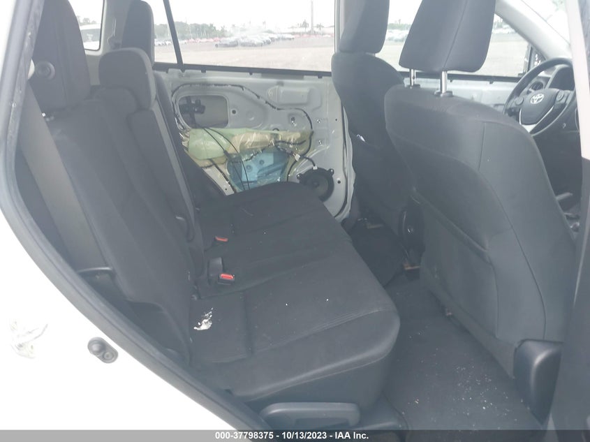 VIN JTMZFREV3JJ157659 2018 TOYOTA RAV4 LE