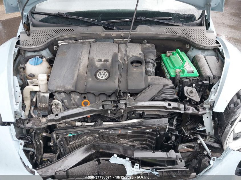 2013 VOLKSWAGEN BEETLE COUPE 2.5L - 3VWJP7AT1DM607882