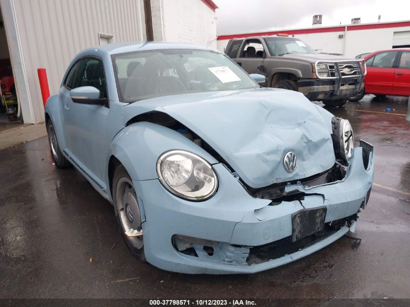 2013 VOLKSWAGEN BEETLE COUPE 2.5L - 3VWJP7AT1DM607882