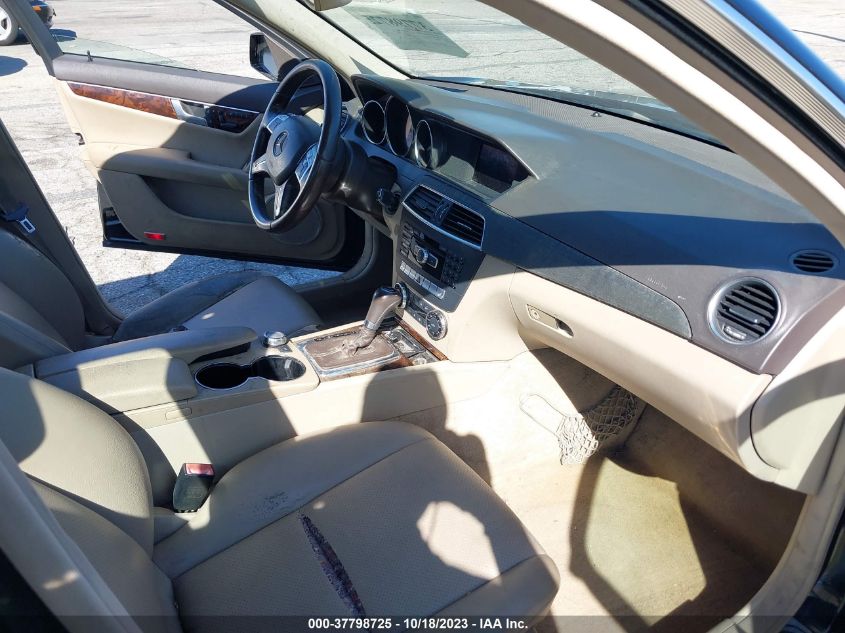 2013 MERCEDES-BENZ C 250 SPORT/LUXURY WDDGF4HB6DR263157