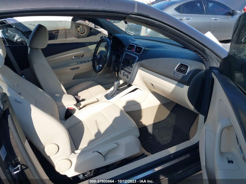 2015 VOLKSWAGEN EOS KOMFORT/SPORT - WVWBW8AH2FV004038