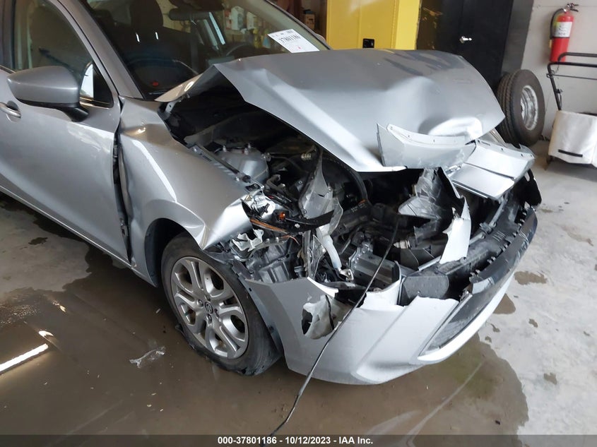 VIN 3MYDLBYV0JY320853 2018 TOYOTA YARIS IA