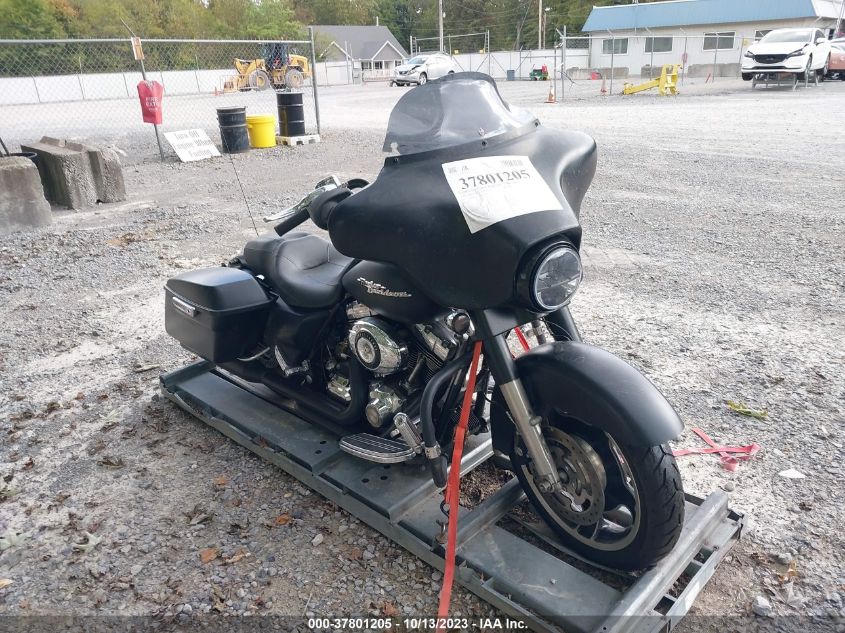 2010 HARLEY-DAVIDSON FLHX - 1HD1KB417AB645696