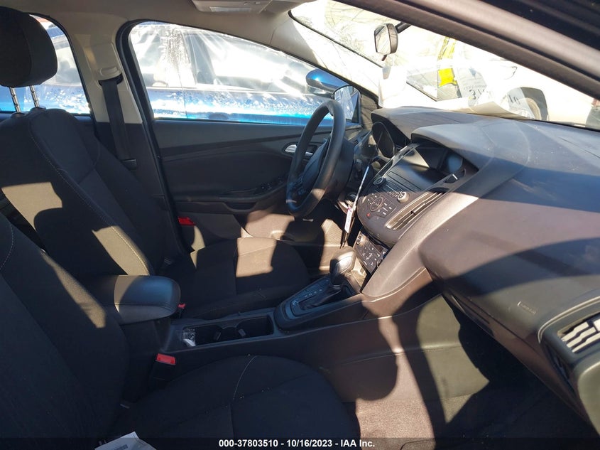 VIN 1FADP3FE8JL234524 2018 FORD FOCUS SE