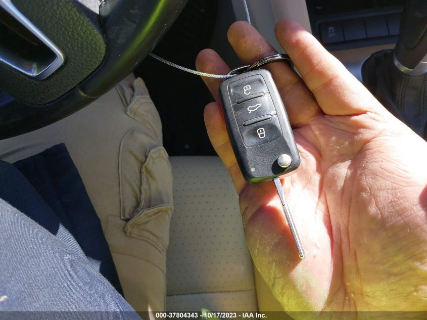 2014 VOLKSWAGEN EOS KOMFORT WVWBW8AH2EV006533