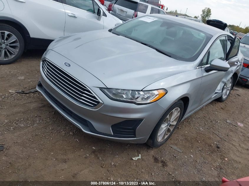 3FA6P0HD9LR252840 Ford Fusion SE 2