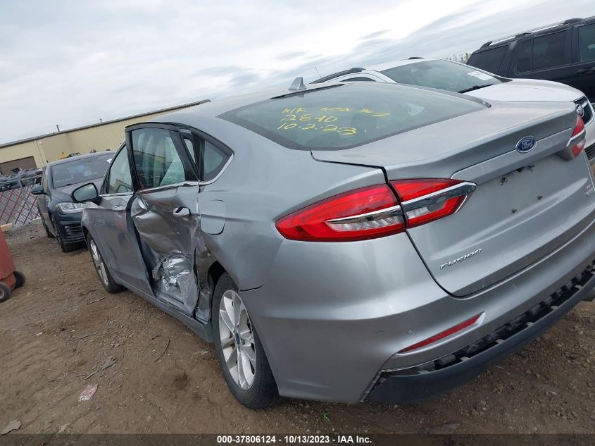 3FA6P0HD9LR252840 Ford Fusion SE 3