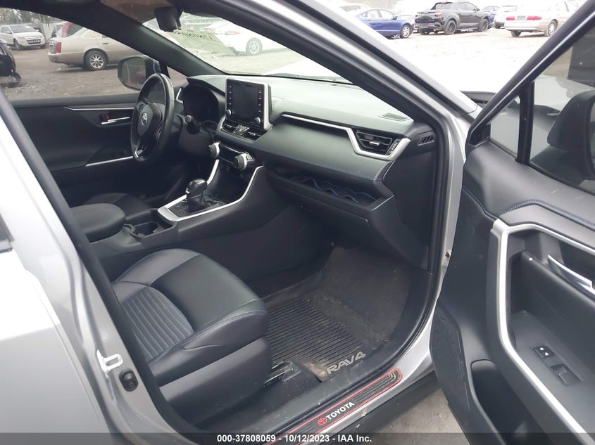 VIN JTMEWRFV7KJ027690 2019 TOYOTA RAV4 XSE