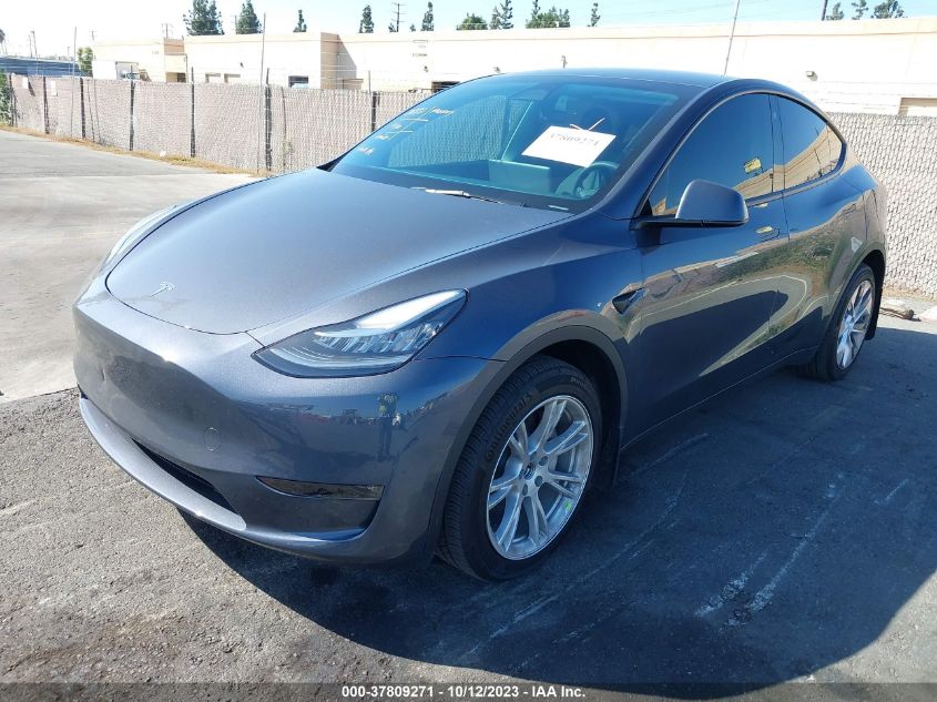 7SAYGDEE7PA039285 Tesla Model Y LONG RANGE 2