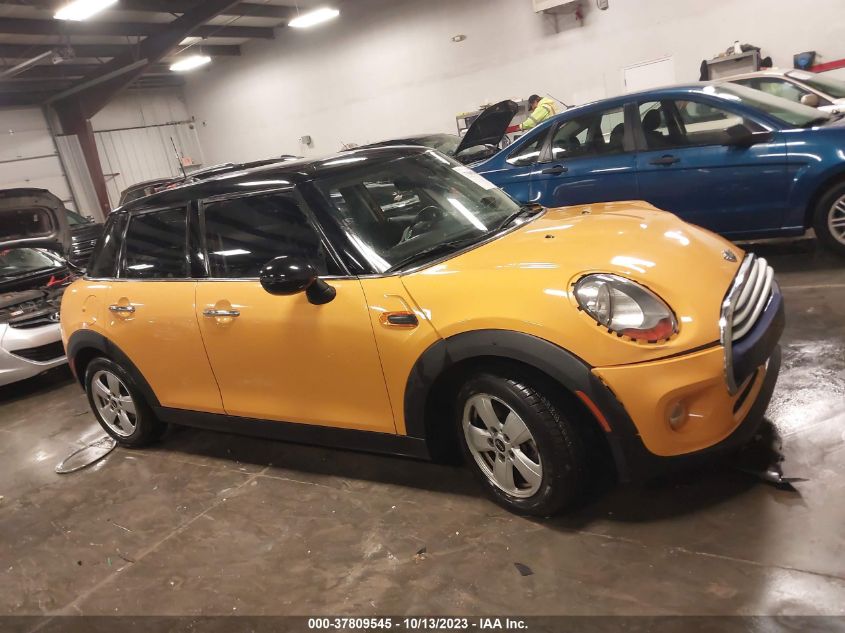 2015 MINI COOPER HARDTOP 4 DOOR - WMWXS5C55FT832841