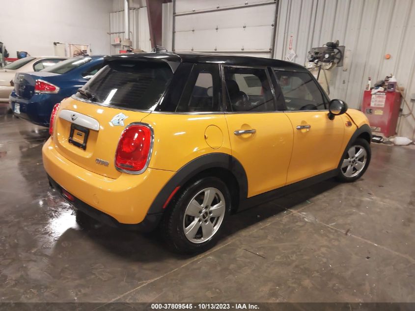 2015 MINI COOPER HARDTOP 4 DOOR - WMWXS5C55FT832841
