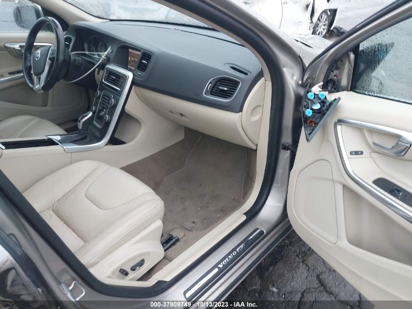 2014 VOLVO S60 T5 - YV1612FS9E2272399