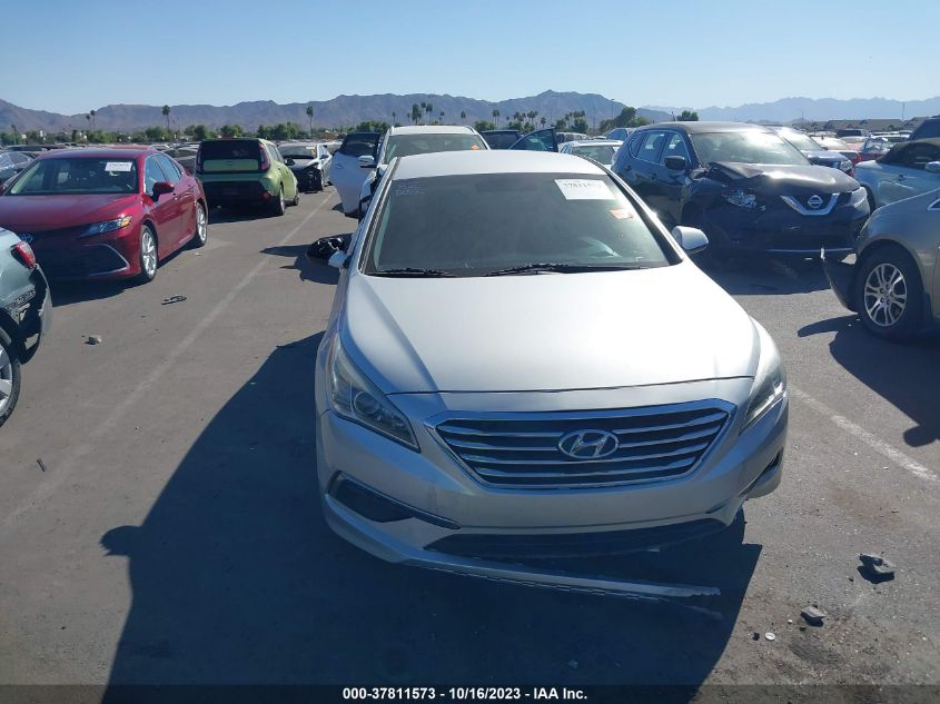 2015 HYUNDAI SONATA 2.4L SE - 5NPE24AF2FH019526