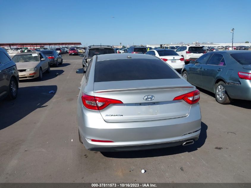 2015 HYUNDAI SONATA 2.4L SE - 5NPE24AF2FH019526