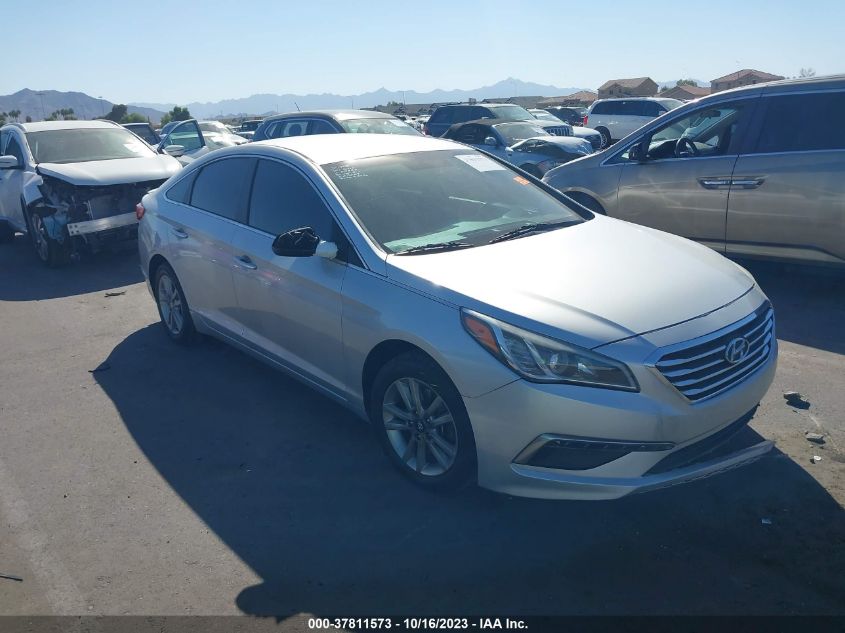 2015 HYUNDAI SONATA 2.4L SE - 5NPE24AF2FH019526