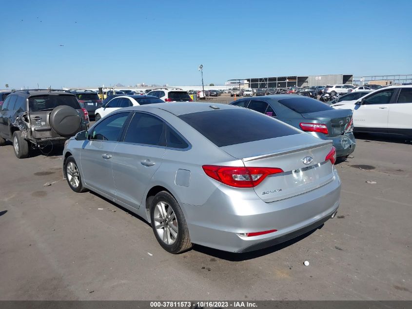 2015 HYUNDAI SONATA 2.4L SE - 5NPE24AF2FH019526