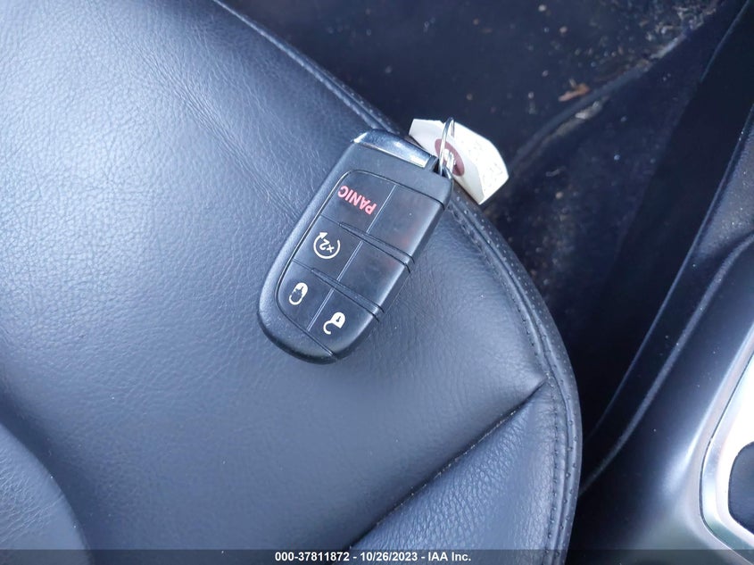 VIN ZACNJBB18KPK32957 2019 JEEP RENEGADE LIMITED