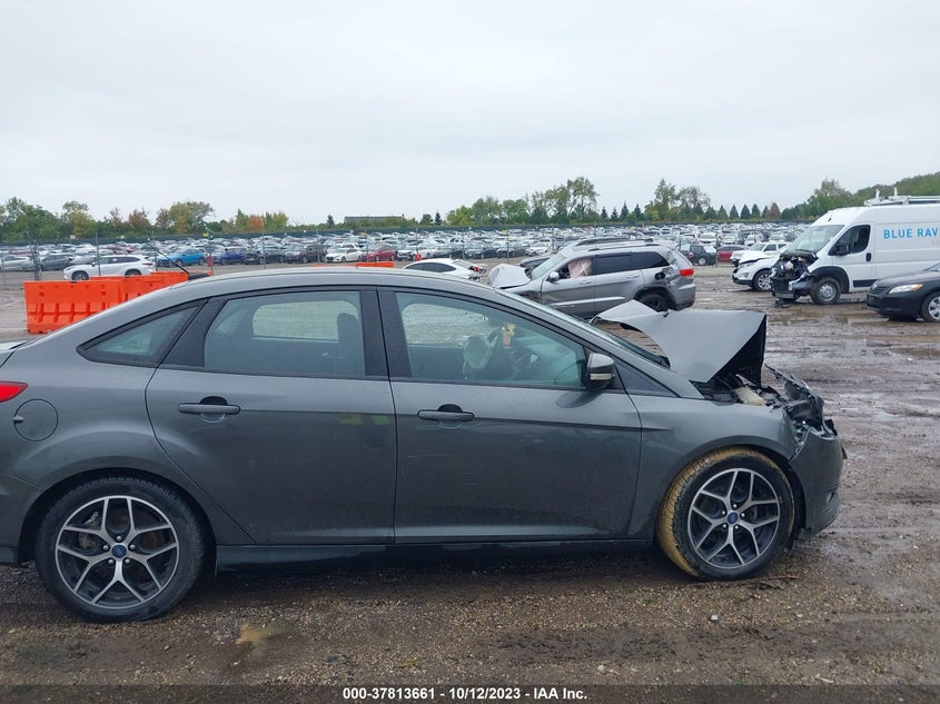 VIN 1FADP3H26JL285734 2018 FORD FOCUS SEL