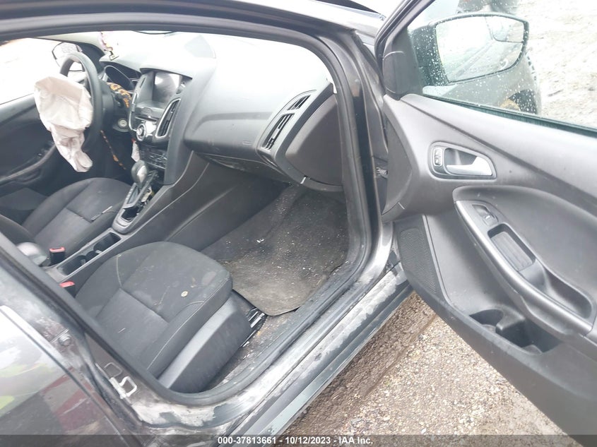 VIN 1FADP3H26JL285734 2018 FORD FOCUS SEL