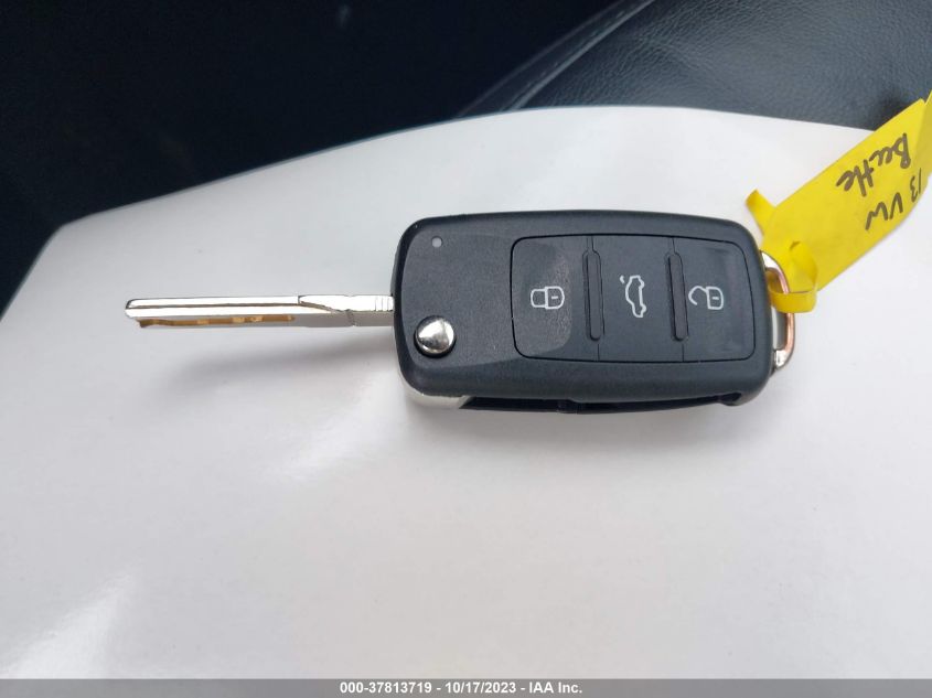 2013 VOLKSWAGEN BEETLE COUPE 2.0T TURBO W/SUN/SND/NAV 3VWVA7AT0DM608038