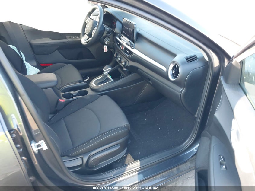 VIN 3KPF24AD6PE555646 2023 KIA FORTE LXS
