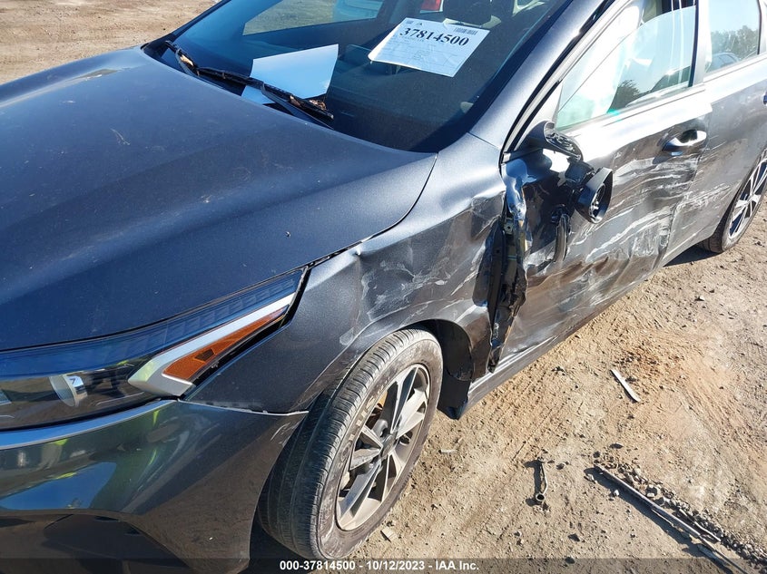 VIN 3KPF24AD6PE555646 2023 KIA FORTE LXS