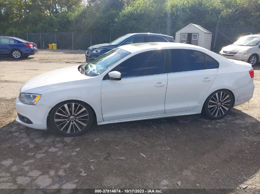 2014 VOLKSWAGEN JETTA SEDAN TDI W/PREMIUM/NAV - 3VW3L7AJ9EM304904