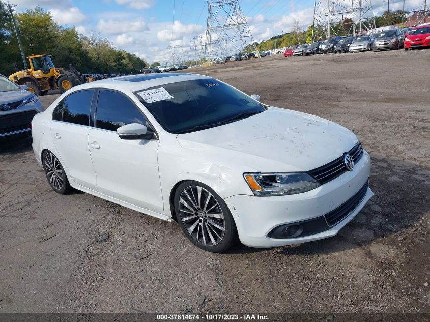 2014 VOLKSWAGEN JETTA SEDAN TDI W/PREMIUM/NAV - 3VW3L7AJ9EM304904