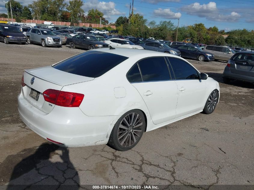 2014 VOLKSWAGEN JETTA SEDAN TDI W/PREMIUM/NAV - 3VW3L7AJ9EM304904