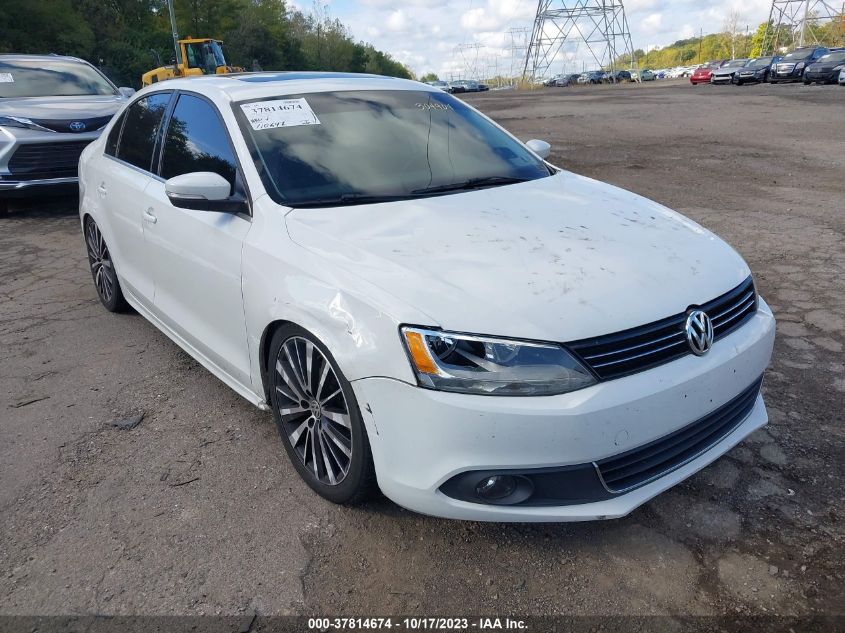 2014 VOLKSWAGEN JETTA SEDAN TDI W/PREMIUM/NAV - 3VW3L7AJ9EM304904