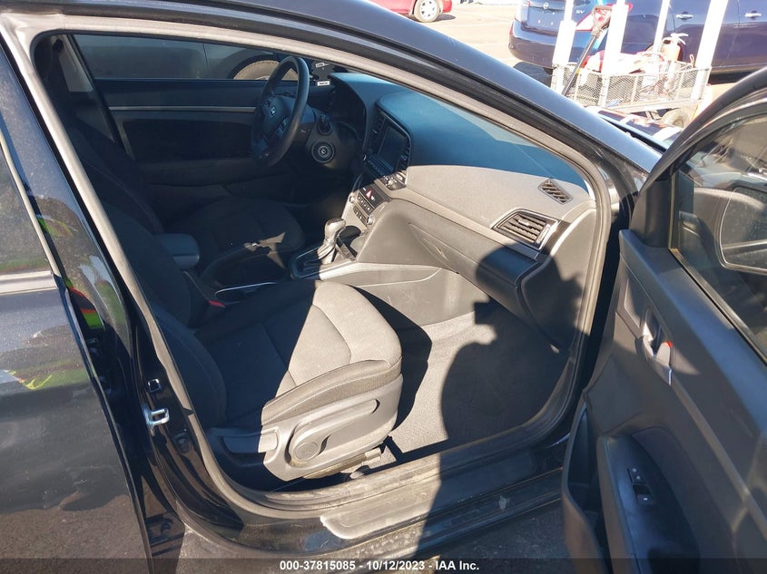VIN 5NPD84LF0JH216808 2018 HYUNDAI ELANTRA SEL