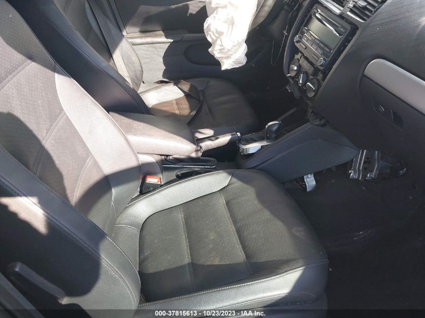 2013 VOLKSWAGEN JETTA SEDAN SE W/CONVENIENCE 3VWDX7AJ0DM256894