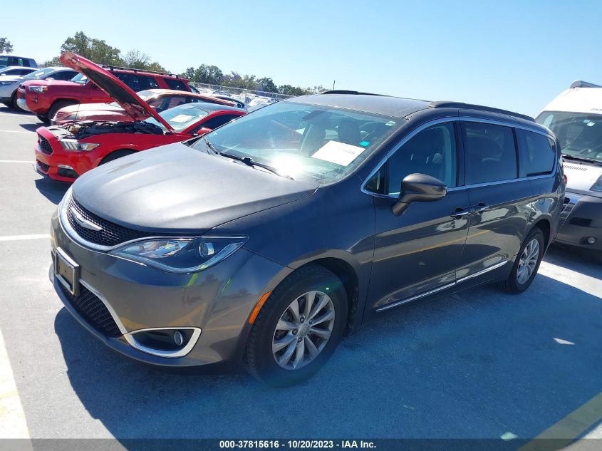 2C4RC1BG0HR704473 2017 CHRYSLER PACIFICA, photo no. 2