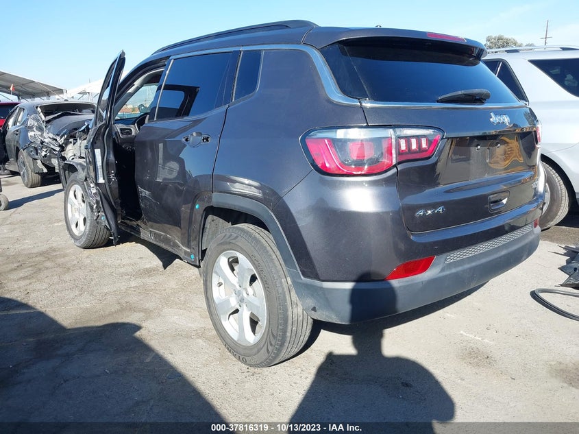 VIN 3C4NJDBB9KT786881 2019 JEEP COMPASS LATITUDE