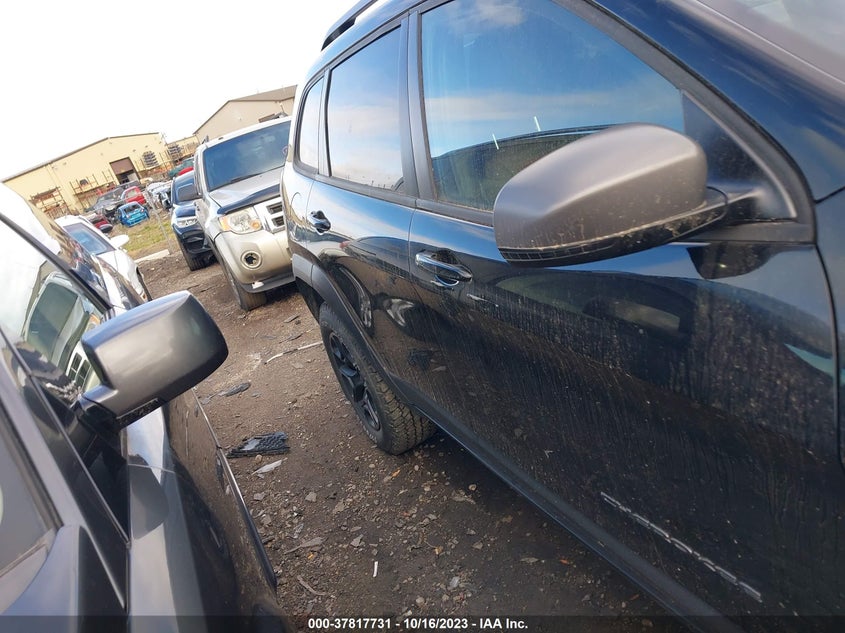 VIN 1C4PJMBX2MD104484 2021 JEEP CHEROKEE TRAILHAWK