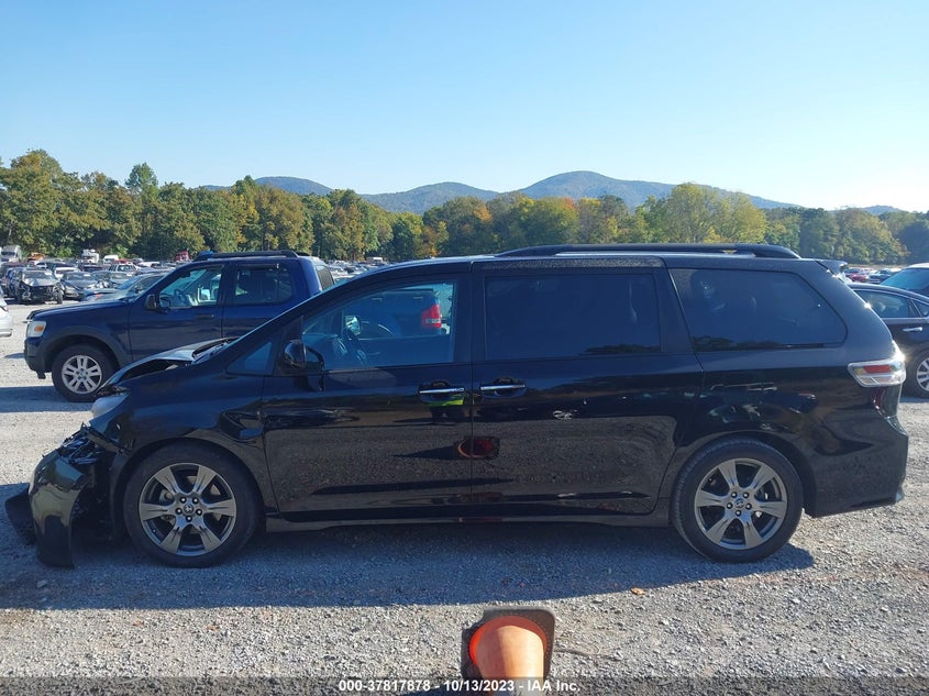 VIN 5TDXZ3DC8JS942645 2018 TOYOTA SIENNA SE/SE PREMIUM