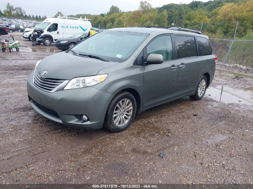 5TDYK3DC3DS336716 2013 TOYOTA SIENNA - Image 2
