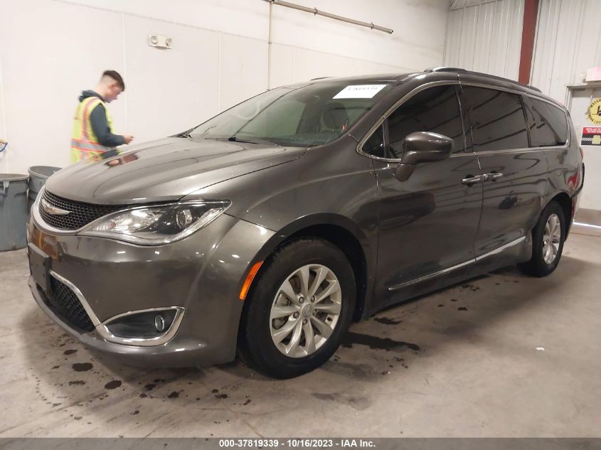 2C4RC1BG7HR633806 2017 CHRYSLER PACIFICA, photo no. 2