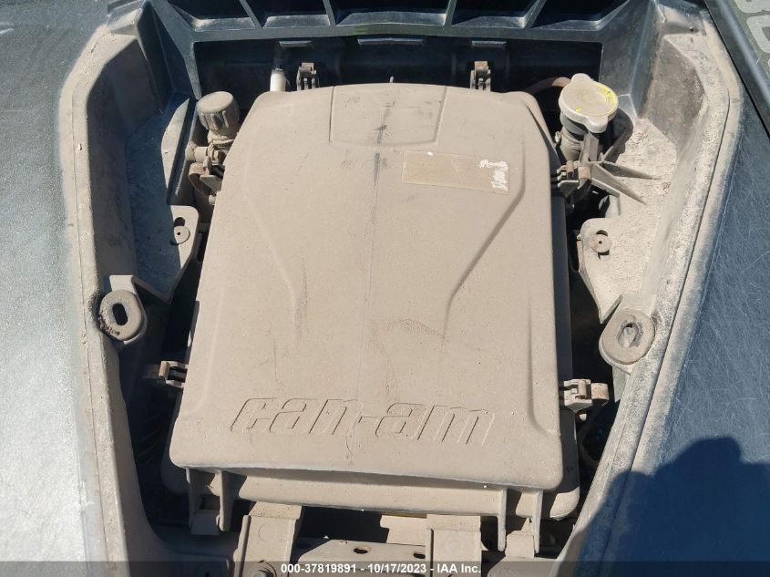 2019 CAN-AM COMMANDER 800R XT 3JBKKAN2XKJ000241