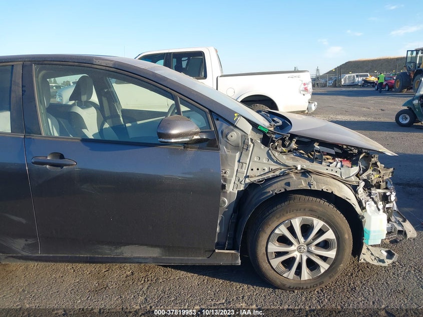 VIN JTDL9RFU4K3002014 2019 TOYOTA PRIUS LE/XLE